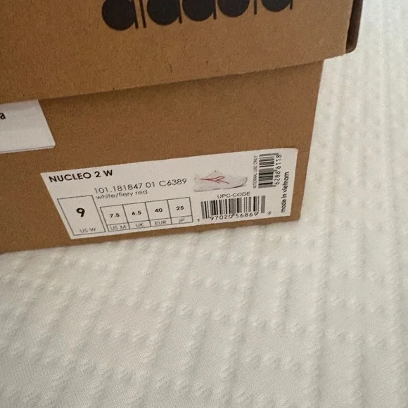 Diadora Nucleo 2 White and Red Athletic Shoes - Picture 4 of 6